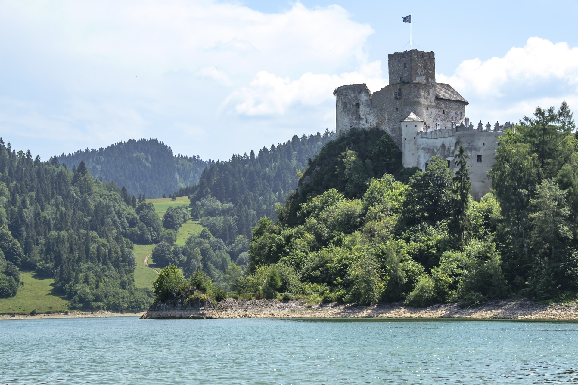 castle-ruins-1479649_1920